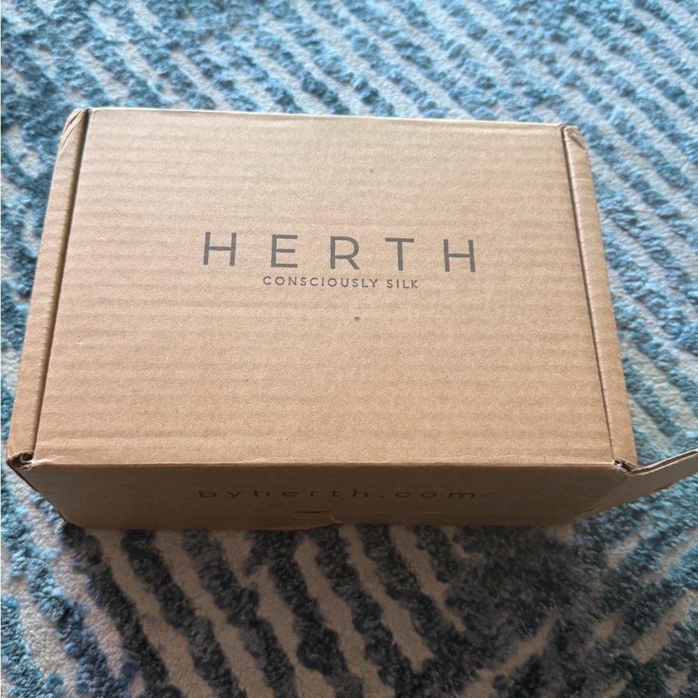 New 100% Silk Herth Panties - Picture 3 of 8